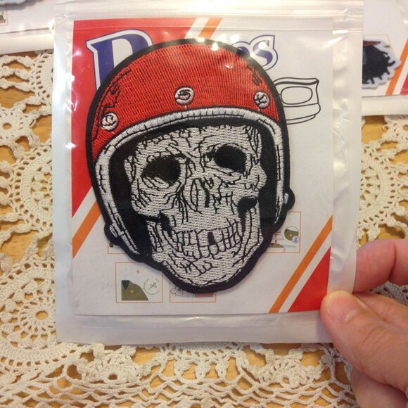 Crafts bundle, embroidered witch and skeleton sew-on & iron-on patches - Picture 2 of 6